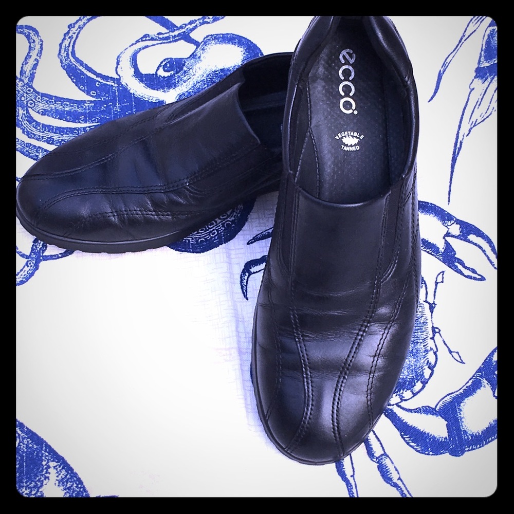 🛍 10 for $20 Ecco Leather Slip On Flats